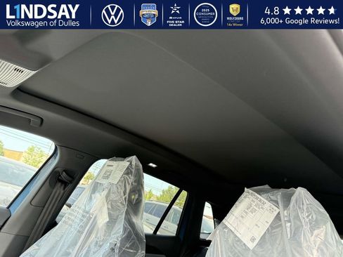 New 2025 Volkswagen Tiguan SE R-Line image 11