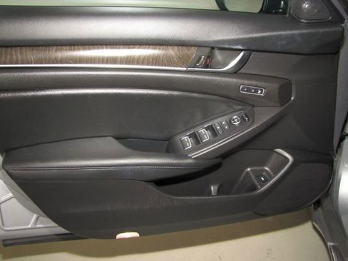 Used 2022 Honda Accord EX-L image 11