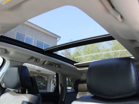 Used 2010 Cadillac SRX Premium FWD image 26
