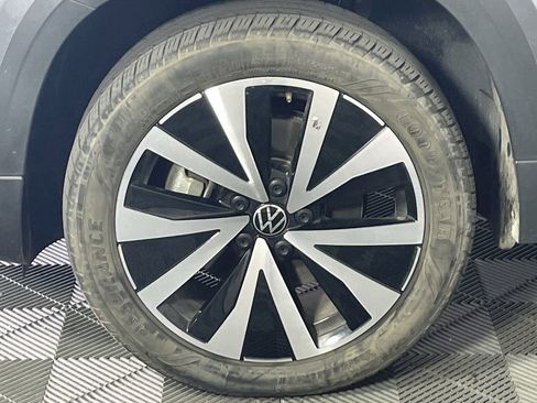 Used 2024 Volkswagen Taos SE FWD image 9