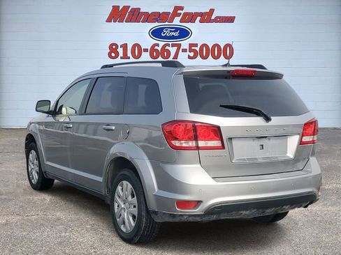 Used 2019 Dodge Journey SE image 4