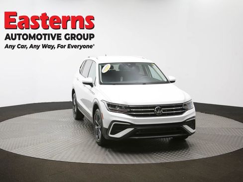 Used 2023 Volkswagen Tiguan SE image 49