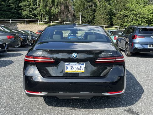 Used 2025 BMW i5 xDrive40 w/ Premium Package image 8