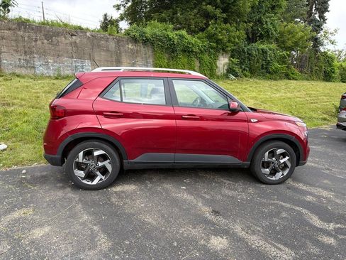 Certified 2024 Hyundai Venue SEL FWD image 8