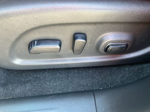 Used 2019 Nissan Pathfinder Platinum image 11