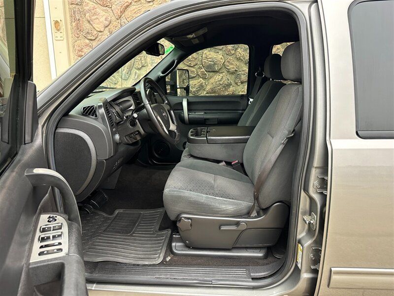 Used 2007 GMC Sierra 2500 SLE w/ Z71 Off-Road Package AWD/4WD image 11