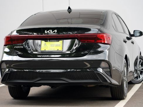 Used 2023 Kia Forte LXS w/ LXS Technology Package FWD image 4