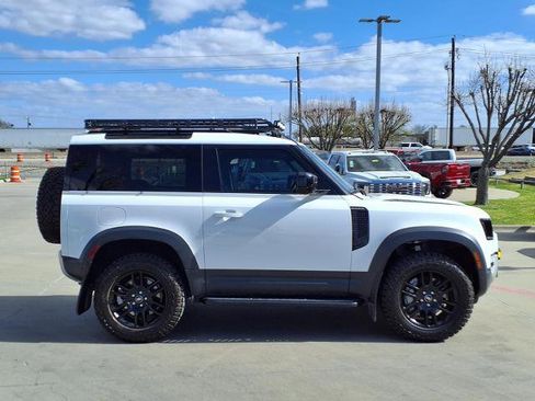 Used 2023 Land Rover Defender 90 SE image 2