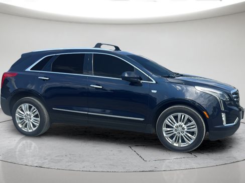 Used 2017 Cadillac XT5 Premium Luxury AWD/4WD image 3