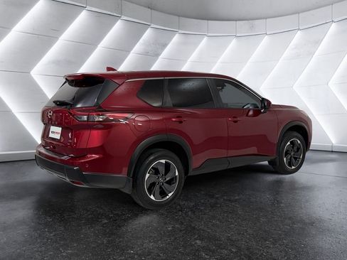 Used 2024 Nissan Rogue SV FWD image 4