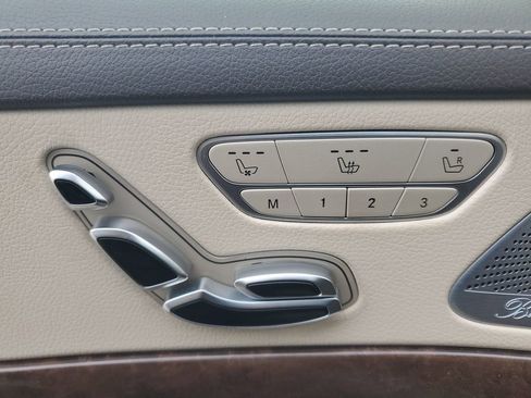 Used 2019 Mercedes-Benz S 560 Sedan image 21