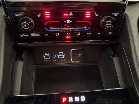 New 2025 Jeep Grand Cherokee Laredo X w/ Luxury Tech Group I AWD/4WD image 17