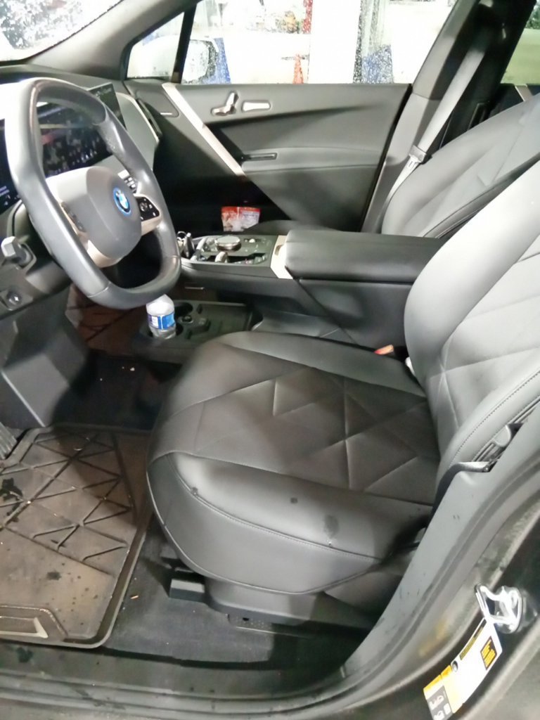 Used 2024 BMW iX xDrive50 w/ Sport Package AWD/4WD image 9