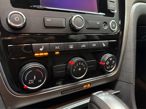 Used 2015 Volkswagen Passat TDI SE image 29