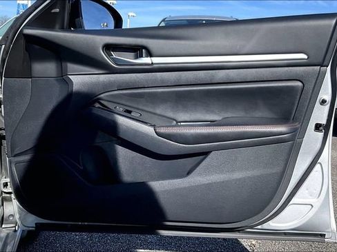 Used 2024 Nissan Altima 2.5 SR image 24