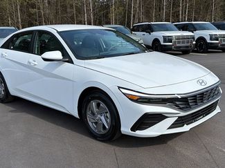 New 2026 Hyundai Elantra SE video 3