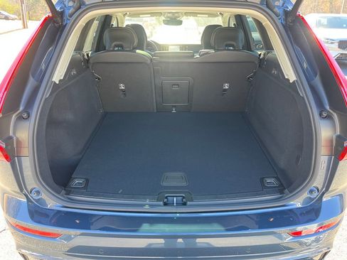 Used 2025 Volvo XC60 B5 Core image 28