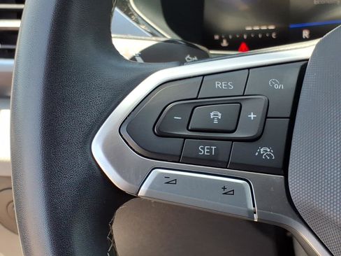 Certified 2023 Volkswagen Taos SE FWD image 32