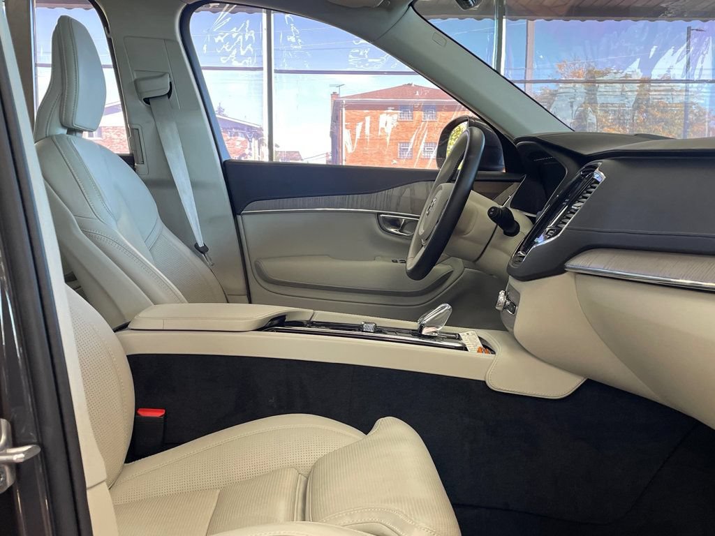 Used 2025 Volvo XC90 T8 Ultra AWD/4WD image 23