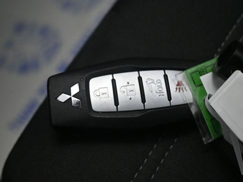 Used 2024 Mitsubishi Outlander SE image 30