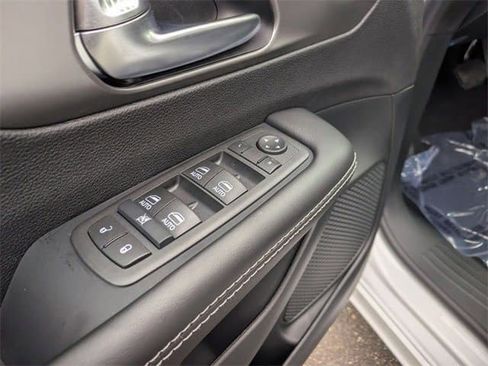 New 2026 Chrysler Pacifica Select image 16