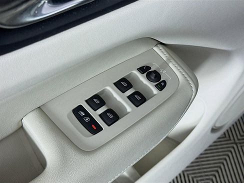 Used 2025 Volvo XC60 T8 Ultra w/ Protection Package Premier image 20