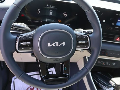 New 2026 Kia Carnival EX FWD image 23