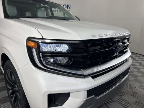 New 2026 Ford Expedition Platinum w/ Driver's Package image 4