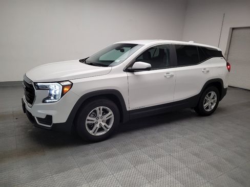 Used 2024 GMC Terrain SLE w/ Fleet Convenience Package FWD image 2