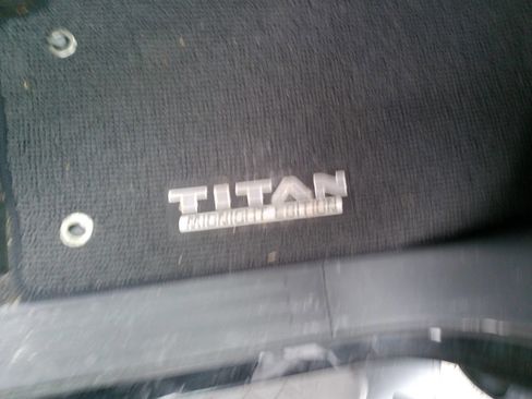 Used 2018 Nissan Titan SL w/ Midnight Edition image 29