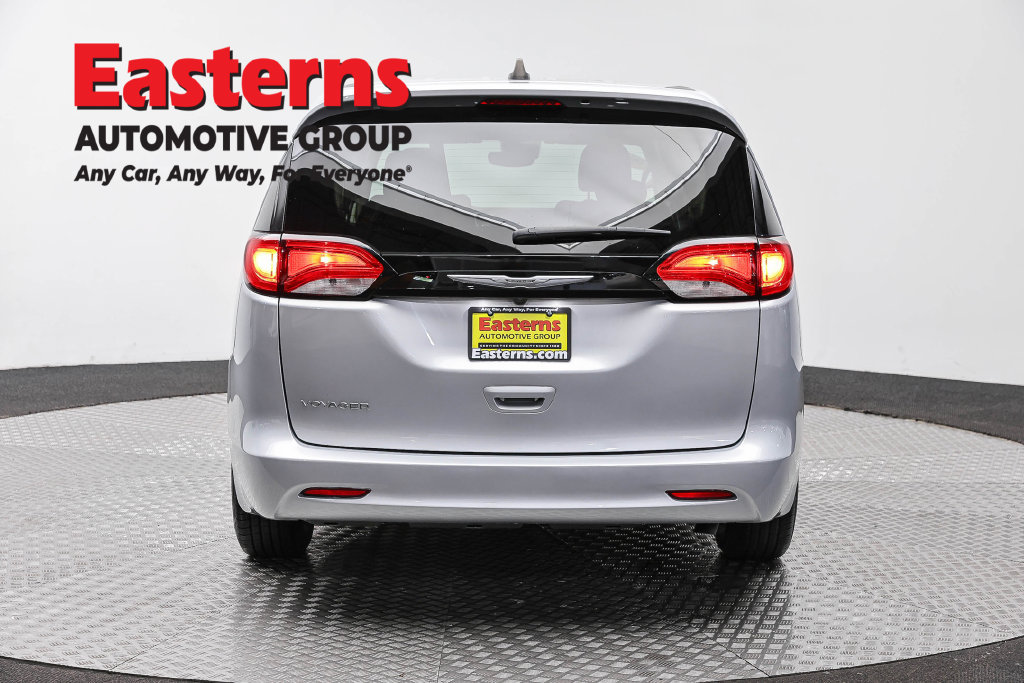 Used 2023 Chrysler Voyager LX FWD image 7