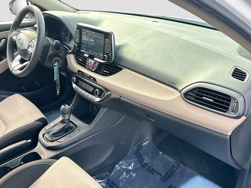 Used 2018 Hyundai Elantra GT image 26