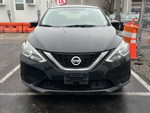 Used 2019 Nissan Sentra SV image 2