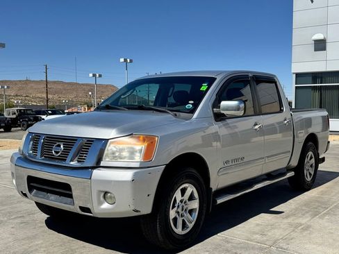 Used 2011 Nissan Titan SV RWD image 3