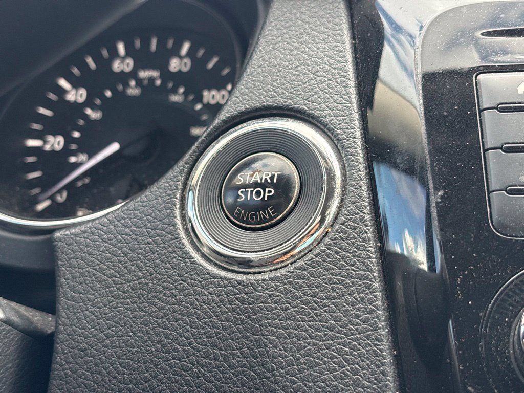 Used 2018 Nissan Rogue SV FWD image 28