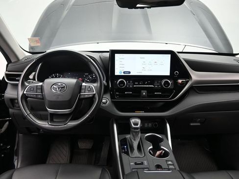 Used 2023 Toyota Highlander XLE AWD/4WD image 36