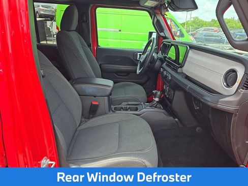 Used 2025 Jeep Wrangler Unlimited Sahara AWD/4WD image 15