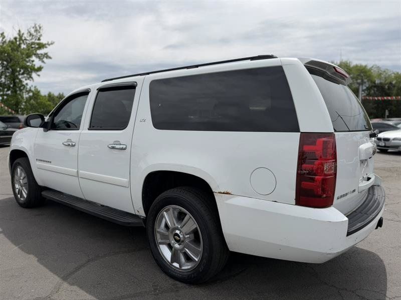 Used 2008 Chevrolet Suburban LTZ w/ LTZ Preferred Equipment Group AWD/4WD image 5