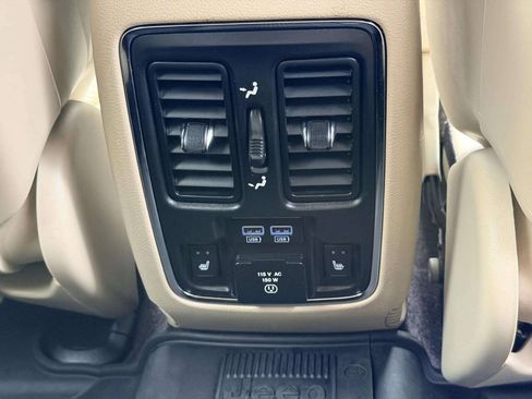 Used 2017 Jeep Grand Cherokee Limited AWD/4WD image 25