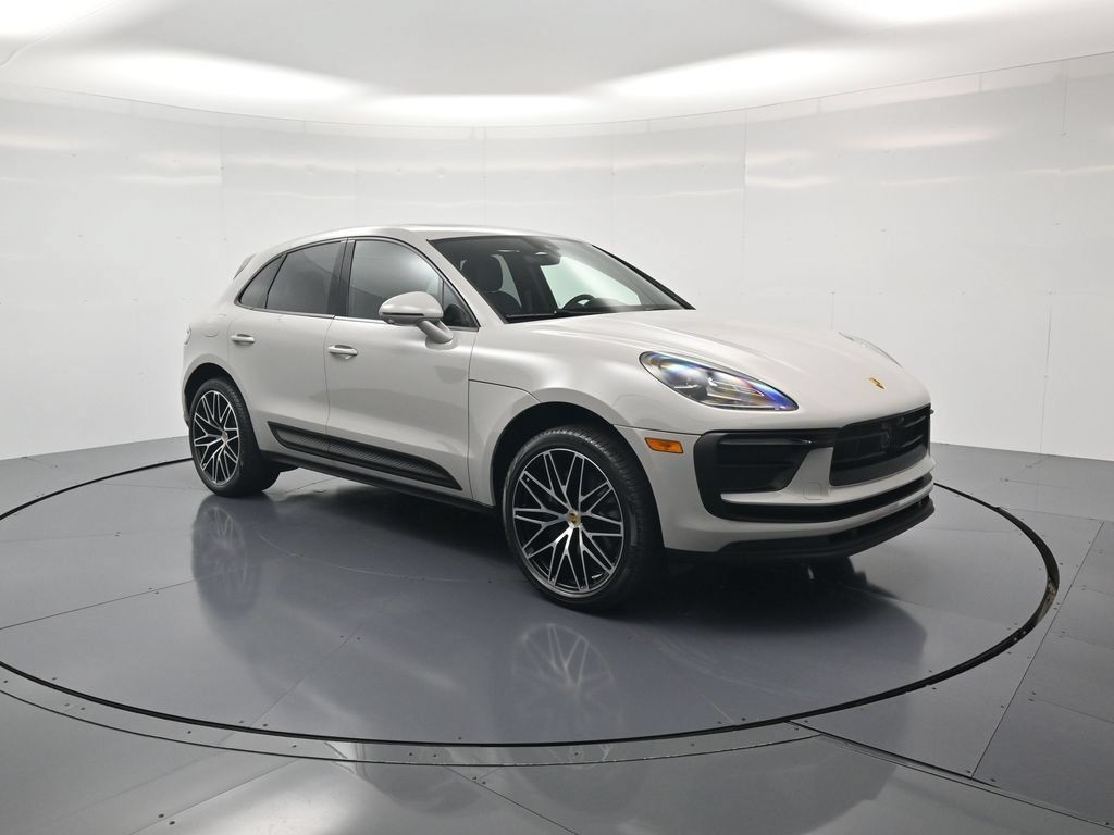 Certified 2024 Porsche Macan AWD/4WD image 42