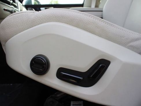 Certified 2023 Volvo XC60 B5 Plus AWD/4WD image 29
