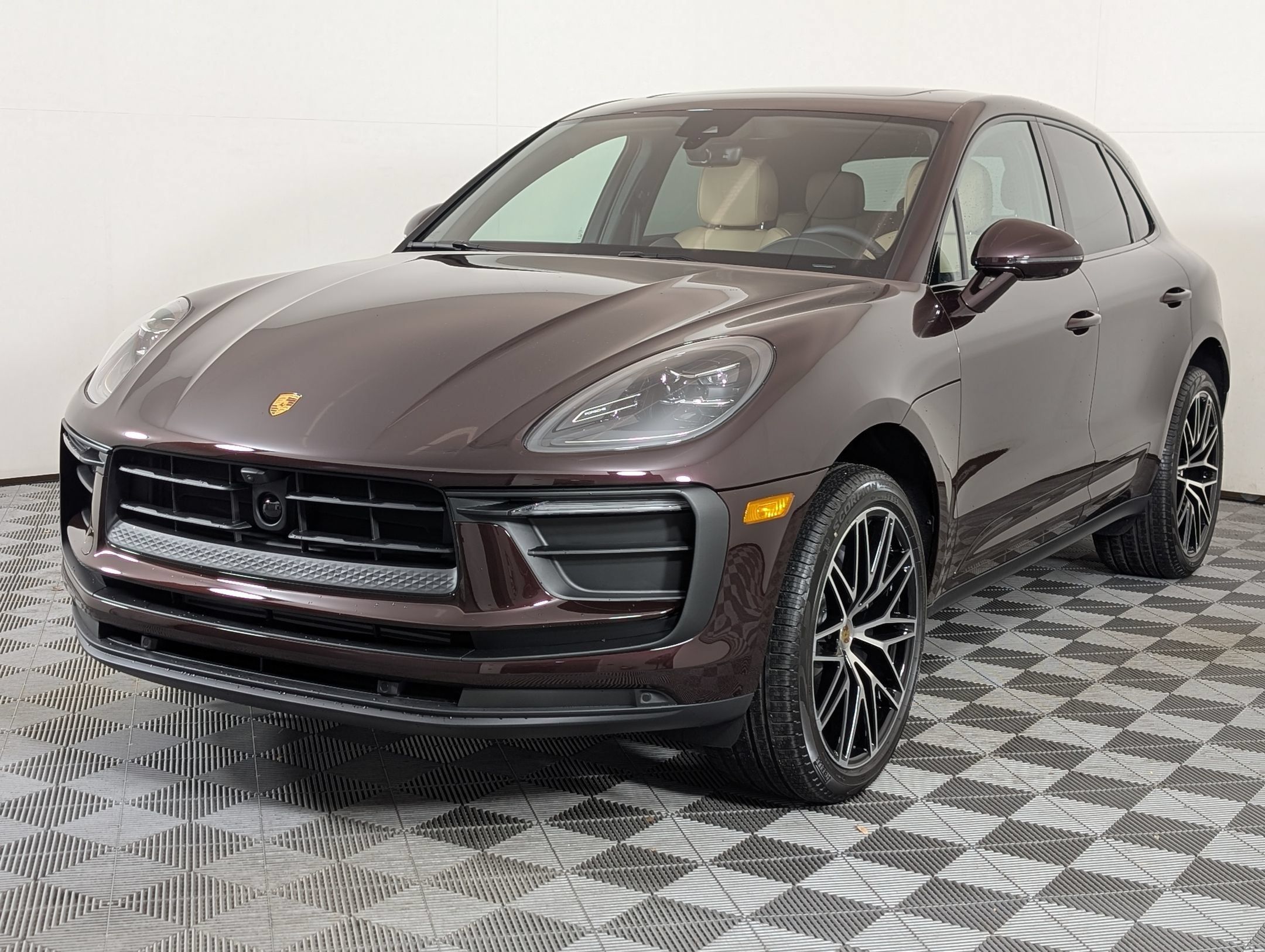 Certified 2026 Porsche Macan AWD/4WD image 1