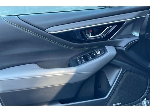 Used 2025 Subaru Outback Onyx Edition image 11