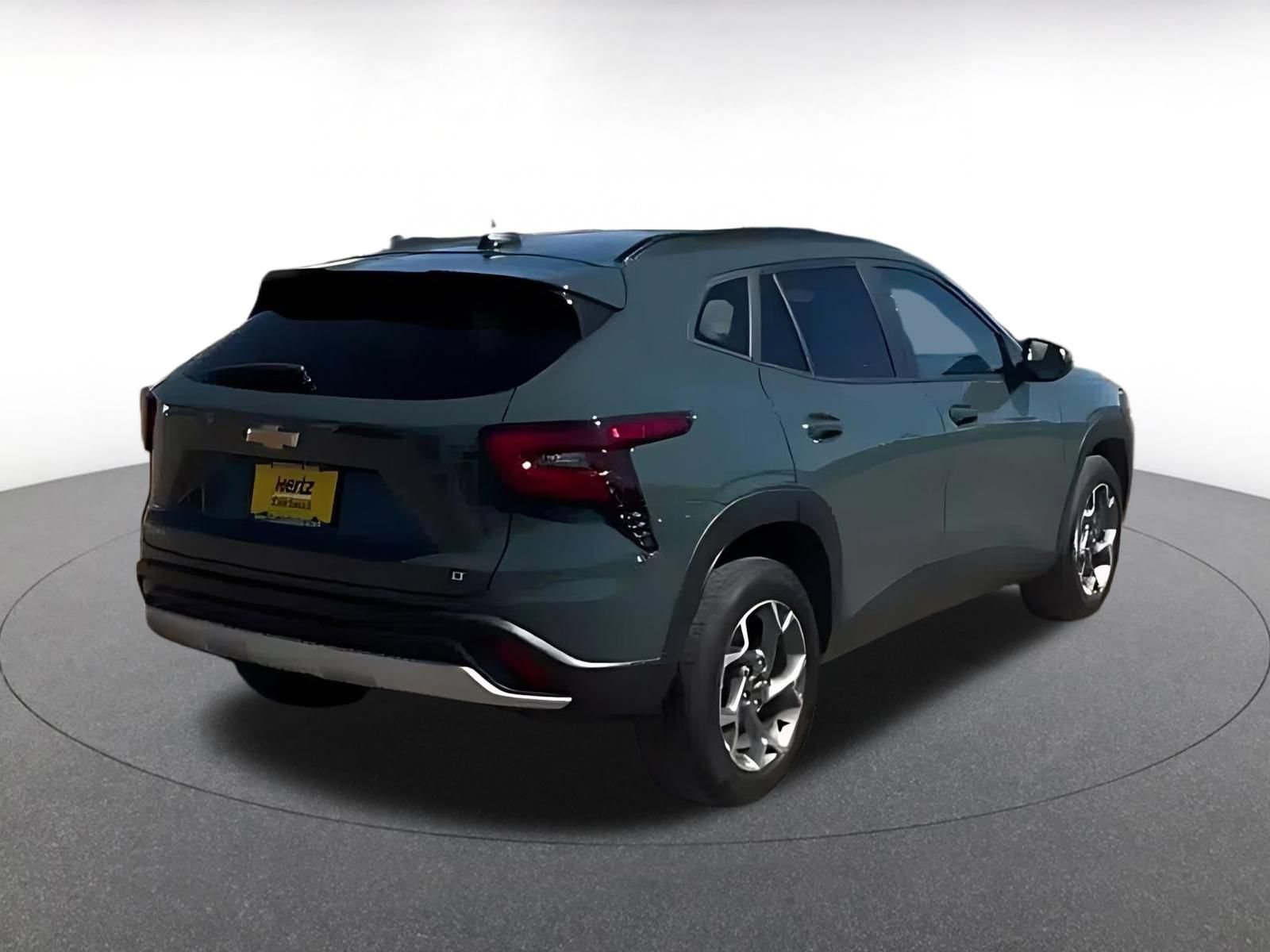 Used 2025 Chevrolet Trax LT FWD image 14