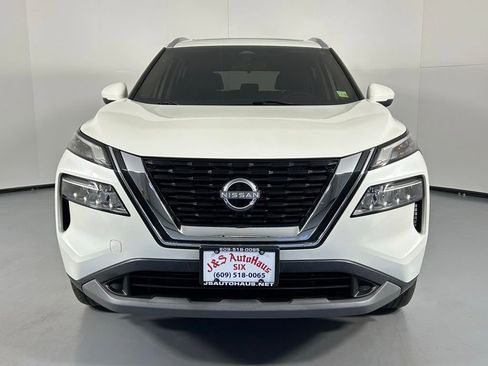 Used 2023 Nissan Rogue SV w/ SV Premium Package image 2
