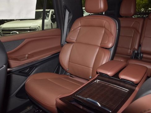 New 2026 Lincoln Navigator Reserve AWD/4WD image 21