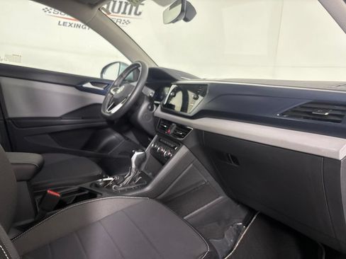 Used 2022 Volkswagen Taos SE w/ Panoramic Sunroof Package AWD/4WD image 31