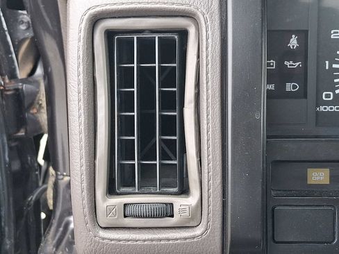 Used 1991 Nissan Pickup 2WD King Cab image 31