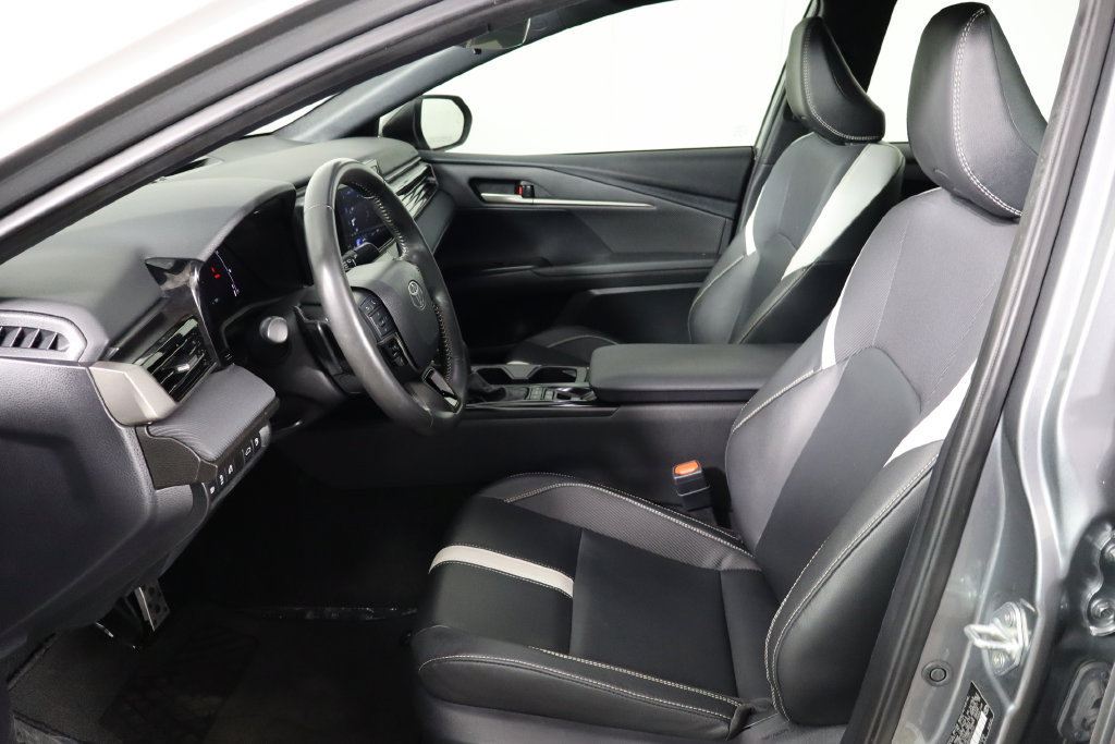Used 2025 Toyota Camry SE FWD image 14