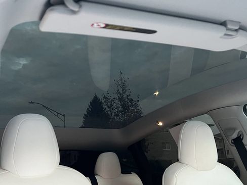 Used 2021 Tesla Model Y Performance image 8